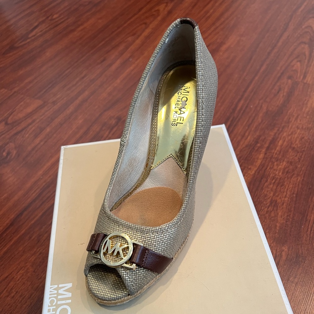 MICHAEL KORS Metallic Gold Logo Peep Toe Espadrille Wedge Sandals